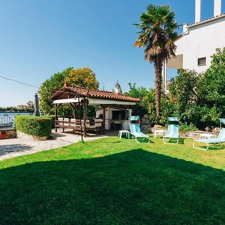 Ferienhaus Kesi House *